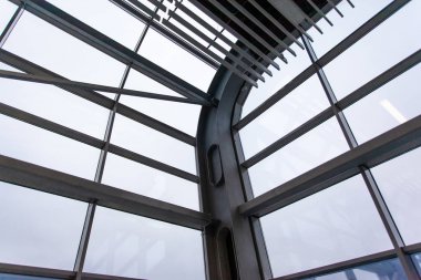 metal kiriş ve cam dan modern yapılar