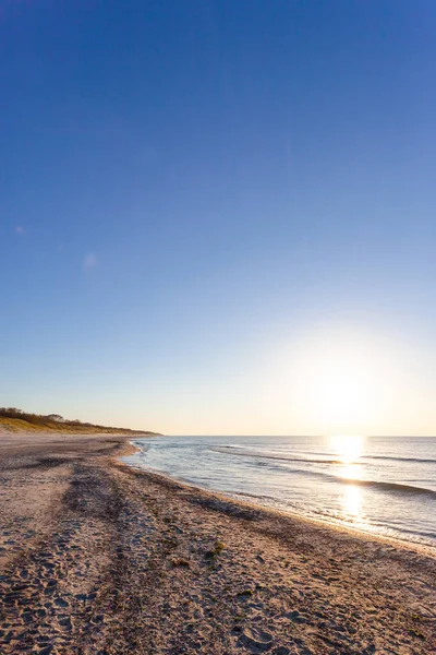 Красивий Золотий Захід Сонця Над Морем Пляжем — стокове фото