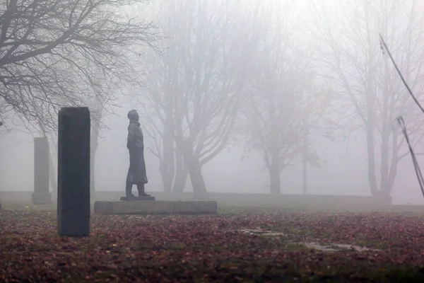 Monument Thick Heavy Fog — Stock Photo, Image