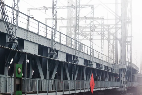 Puente Metálico Grande Espesa Niebla Pesada — Foto de Stock