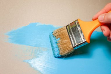 mavi boya ile el boyaları boya fırçası