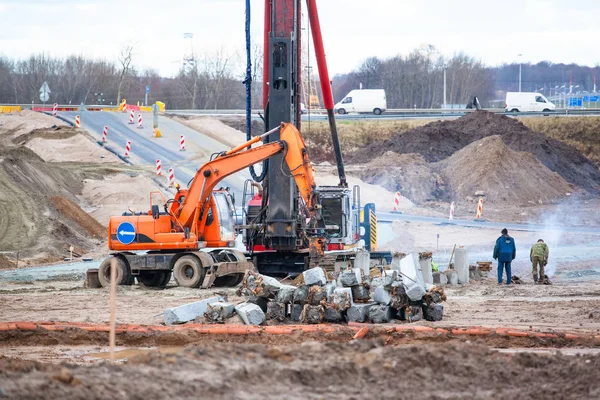 Special construction equipment digs well for piles — Stock Image Special Construction Equipment Digs Well Piles Royalty Free Stock Images