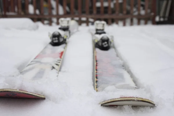 Ski Twintip Interesting Lying Snow Freestyle Slopestyle Skiing — Stock Photo, Image