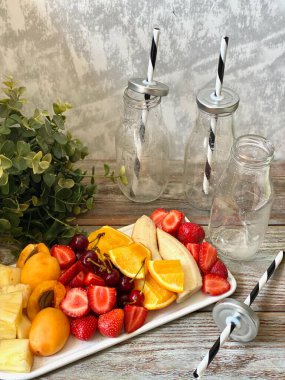 Yaz meyveleri ve meyveler, meyve püresi.