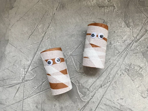 Kinderbasteln Aus Einer Rolle Toilettenpapier Mumie — Stockfoto