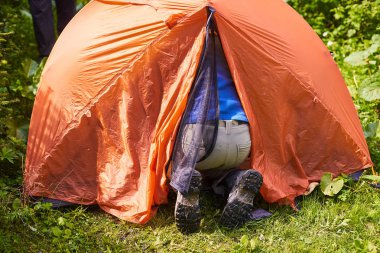 Çadır kampı. bir çadır, bir kamp turist çıkarmak
