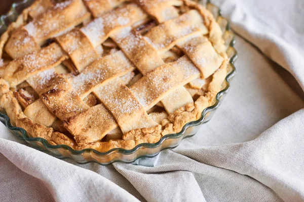 Homemade apple pie on the brown wooden table. Apple tart with lattice top overhead view. Rustic style — Stock Photo, Image