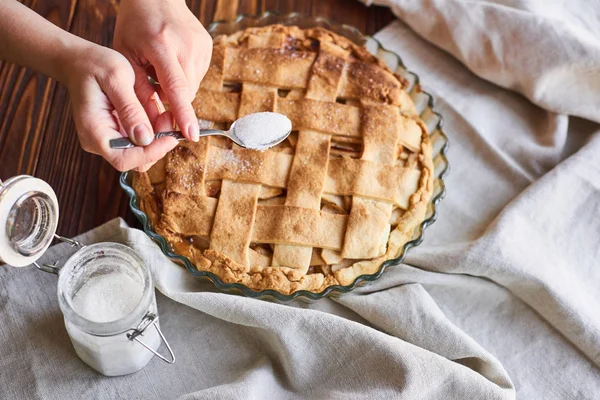 Homemade apple pie on the brown wooden table. Apple tart with lattice top overhead view. Rustic style — Stock Photo, Image