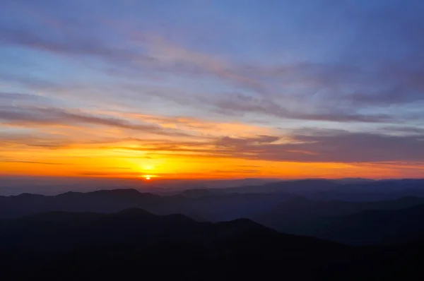 Incredibly beautiful landscape of mountains sunset or sunrise high in the mountains. — Stock Photo, Image