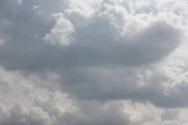 Fırtınalı gri kümülüs bulutlar arka plan