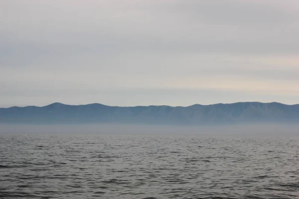 Atmosphärische Meereslandschaft mit welligem Wasser — Stockfoto