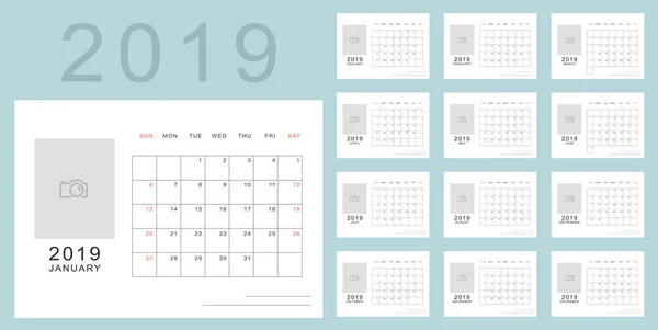 Eenvoudige minimalistische kalender van 2019 Nieuwjaar — Stockvector