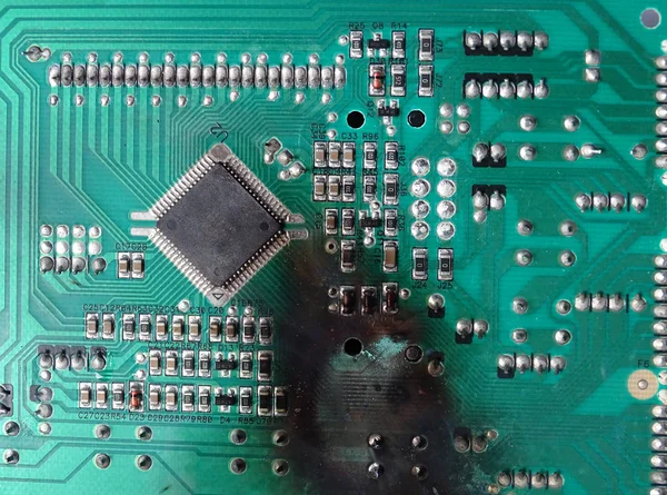 Placa Circuito Eletrônico Uma Máquina Lavar Roupa Que Queimado Fumaça — Fotografia de Stock