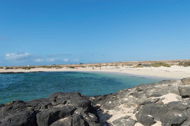 Bir El Cotillo koyları, Fuerteventura (Kanarya Adaları).