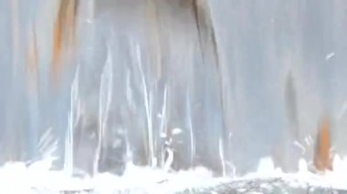 Şelale dağ dere dere nehir - akan su, akan yakın çekim