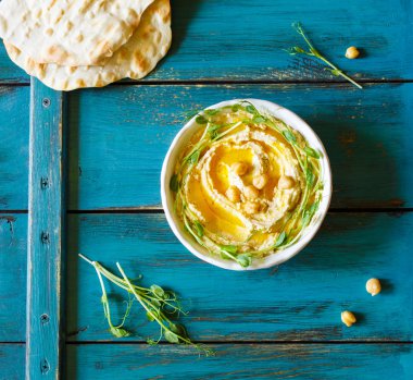 Zeytinyağı ve lahana ile humus