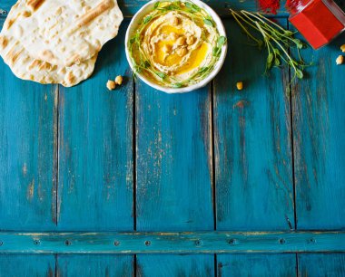 Zeytinyağı ve lahana ile humus