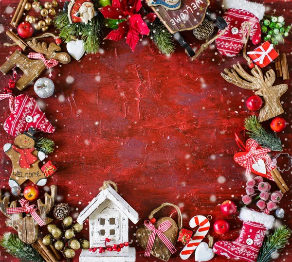 Красивая рождественская рамка с рождественскими украшениями . — стоковое фото