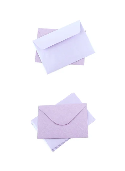 Pile d'enveloppes en papier isolées — Photo