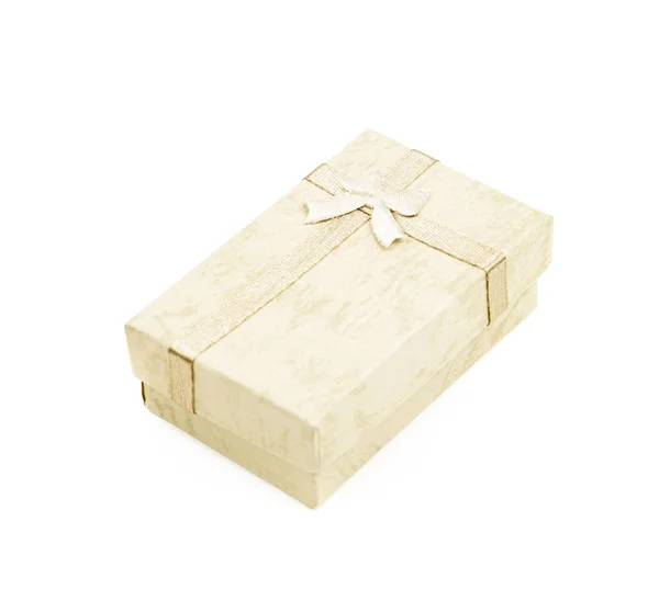 Geschenkbox mit einem Bogen isoliert — Stockfoto