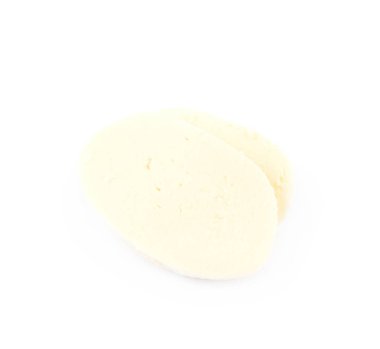 İzole dilimlenmiş mozzarella peyniri