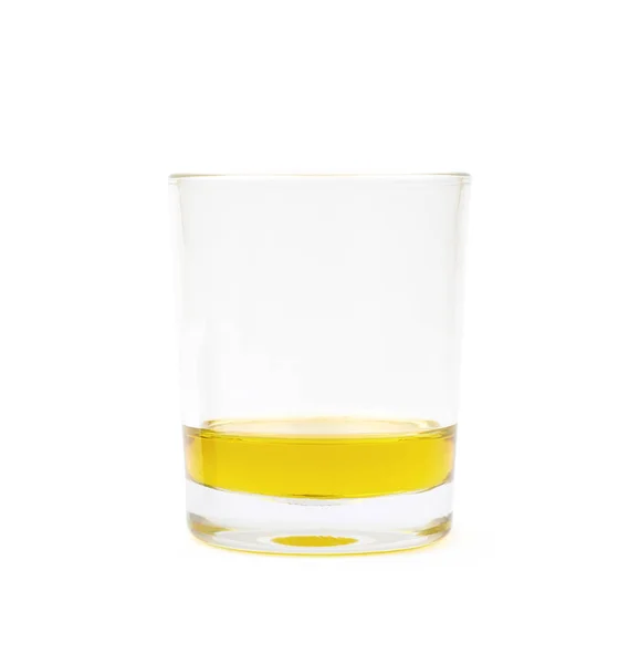 Aceite de oliva en un vaso aislado — Foto de Stock