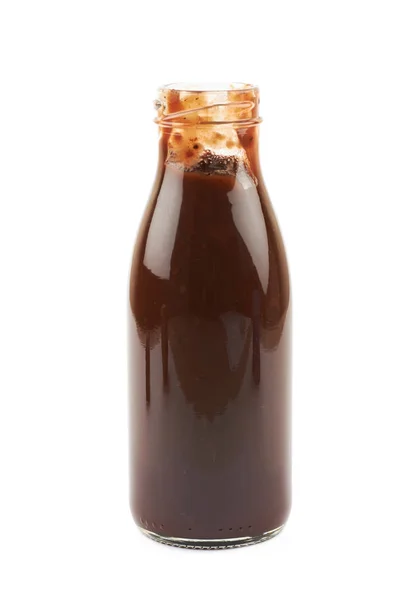 Butelka z sosem barbecue na białym tle — Zdjęcie stockowe