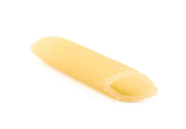 Droge penne pasta geïsoleerd — Stockfoto