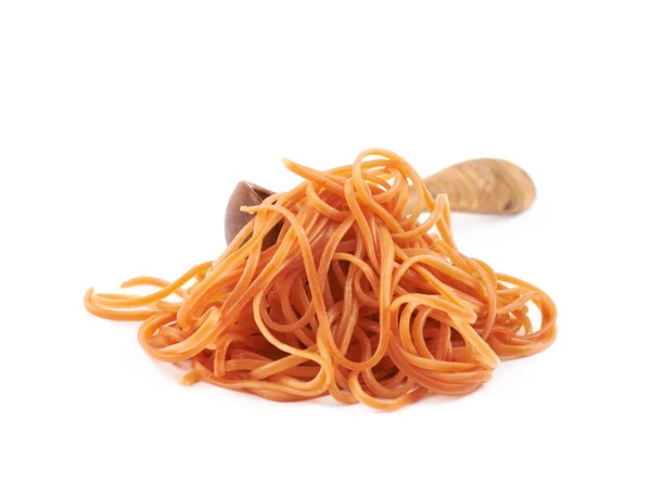 Kupie spaghetti gotowanych pomidorów na białym tle — Zdjęcie stockowe