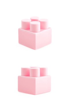 İzole tek oyuncak inşaat bloğu
