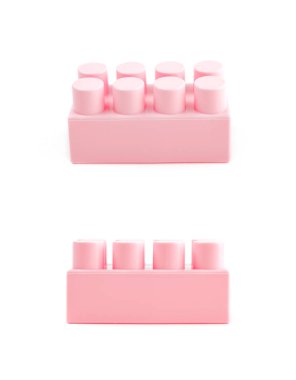 İzole tek oyuncak inşaat bloğu