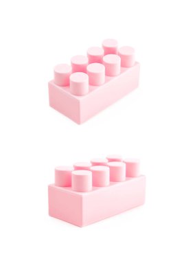 İzole tek oyuncak inşaat bloğu