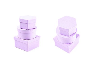 Kağıt hediye kutuları izole yığını