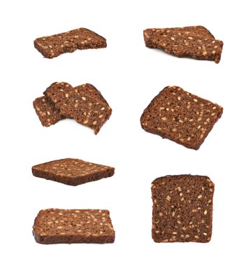 İzole bir siyah ekmek dilimi