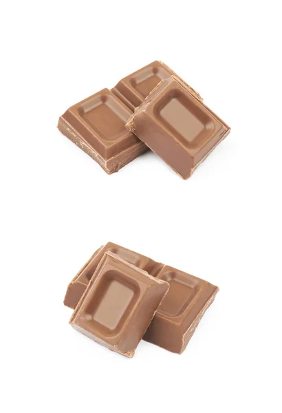 Kupie kawałki czekolada mleko na białym tle — Zdjęcie stockowe
