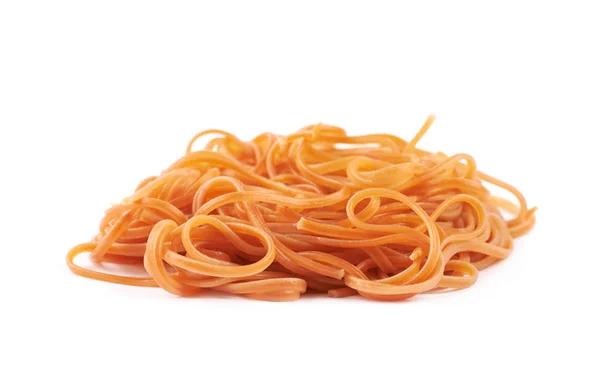 Stapel van gekookte tomaat spaghetti geïsoleerd — Stockfoto