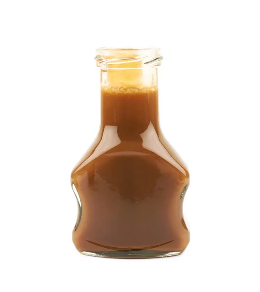 Butelka z sosem karmelowym, na białym tle — Zdjęcie stockowe