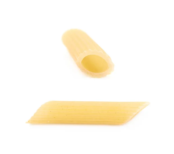 Pasta seca de penne aislada — Foto de Stock