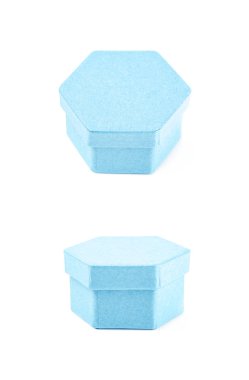 İzole kağıt hediye kutusu