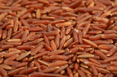 Kırmızı pilav ile kaplı yüzey