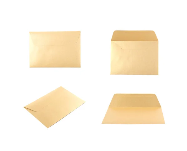 Gesloten papieren envelop geïsoleerd — Stockfoto
