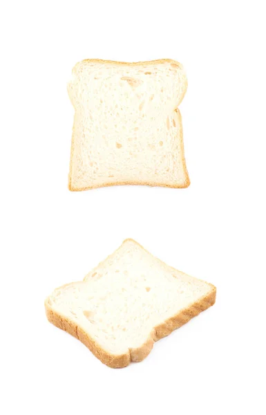 Нарезанный белый хлеб изолирован — стоковое фото