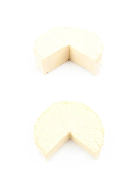 Brie-kaas geïsoleerd — Stockfoto