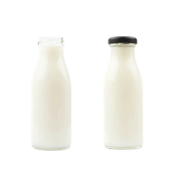 Glasflasche mit Milch isoliert — Stockfoto