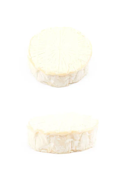 Brie-kaas geïsoleerd — Stockfoto