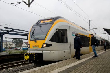 Soest, Almanya - 22 Aralık 2017: Eurobahn tren tren istasyonunda.