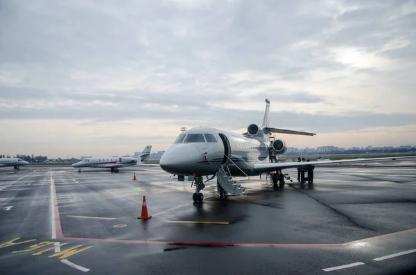 Kiev Ucrânia Dezembro 2017 Aeronaves Faixa Decolagem Aeroporto Internacional Kiev — Fotografia de Stock