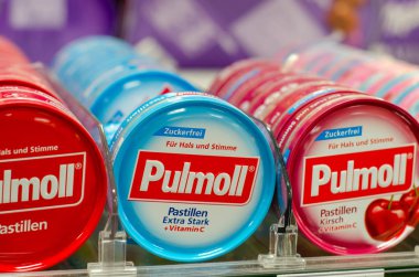 Soest, Almanya - 3 Ocak 2018: Pulmoll Pastillen.