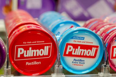 Soest, Almanya - 3 Ocak 2018: Pulmoll Pastillen.