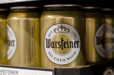 Soest, Almanya - 8 Ocak 2018: Warsteiner bira olabilir. Warsteiner bira Arnsberg Orman Doğa Park Warstein, Kuzey Ren Vestfalya, Almanya dışında demlenmiş.